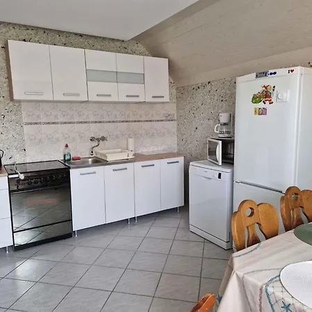 In Balatonlelle/balaton 19160 Apartmán *